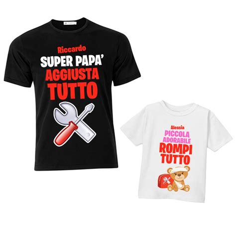 bambino e papà con magliette superman