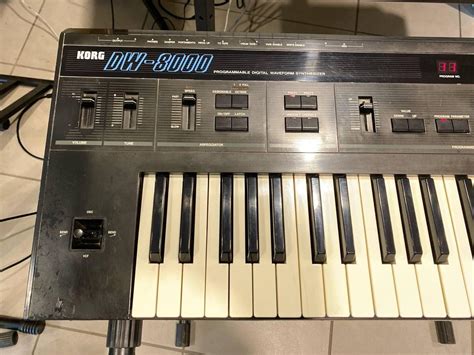 strumentazione elettronica e synth vintage usati in studio di registrazione