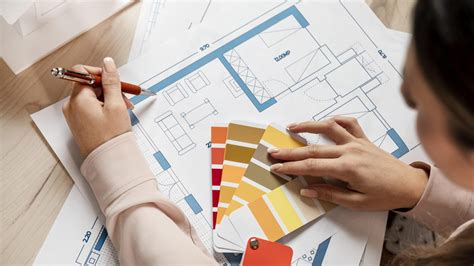 Schizzo di un designer che progetta un gioco da bagno ergonomico per bambini