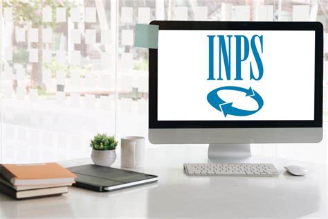 documenti e moduli per l'INPS su una scrivania