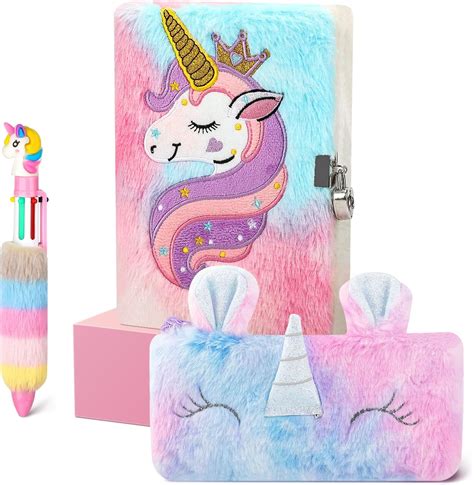 Bambina di 7 anni che scarta un regalo con entusiasmo