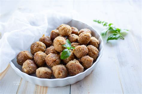 Preparazione delle polpette di carne lessata