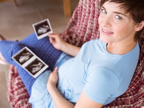 Pregnant woman looking at ultrasound image