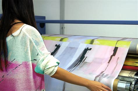 Illustrazione del processo di stampa su tessuto