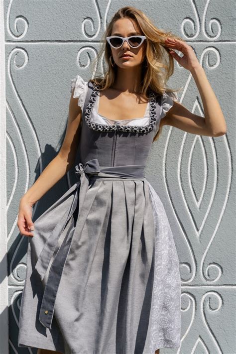 Nobildonna in Dirndl elaborato