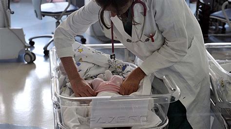 rappresentazione concettuale di una culla di ospedale