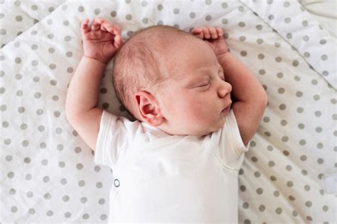 Infografica sulla sicurezza del sonno del neonato nel lettino