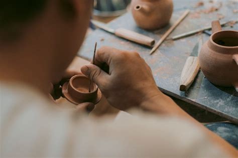 Produzione artigianale di maglieria per neonati