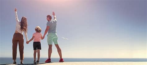 Famiglia unita che si abbraccia
