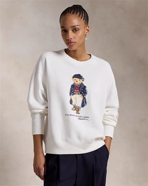 dettaglio di un ricamo Polo Ralph Lauren su una felpa per bambino