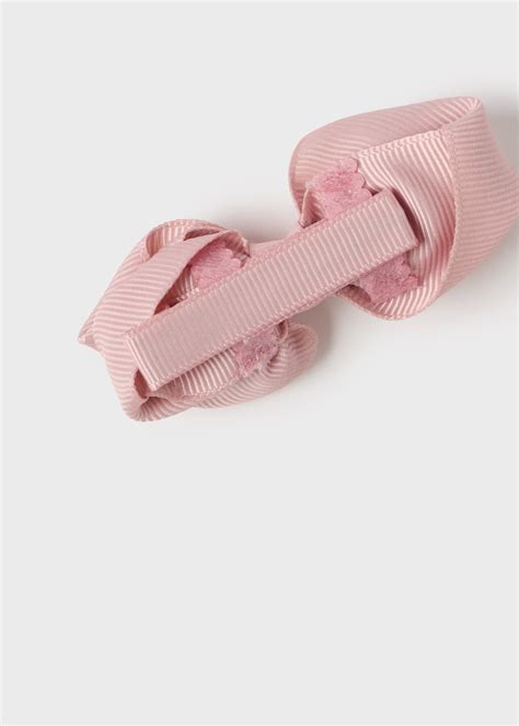 illustrazione a tema fiocco rosa e accessori per neonata