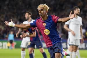 Lamine Yamal festeggia un gol con il Barcellona