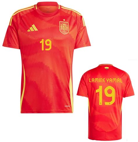 Lamine Yamal con la maglia della nazionale spagnola