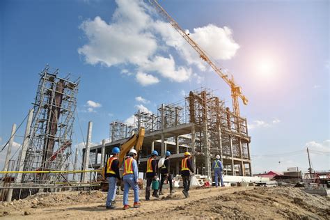 Cantiere edile con lavoratori