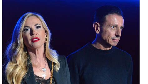 Fotografia di Federica Panicucci e Marco Bacini durante un evento pubblico