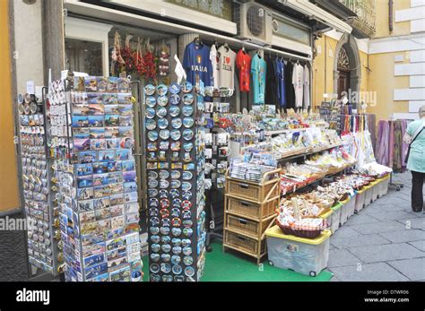 Negozi di souvenir a Gallinaro