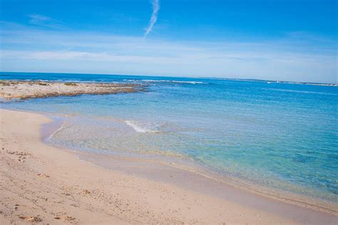 Spiaggia di Porto Cesareo con l'Isola dei Conigli sullo sfondo