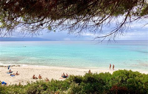 La spiaggia delle Dune con la sua vegetazione lussureggiante