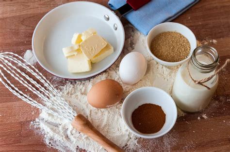Ingredienti per dolci, tra cui latte in polvere
