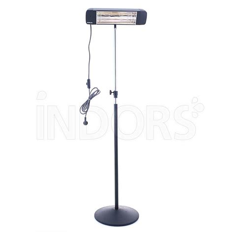 Immagine di un nido riscaldato per suinetti neonati con lampada a infrarossi.