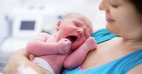 Mamma e neonato dopo la dimissione