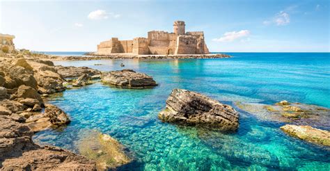 Costa ionica pugliese con spiagge dorate
