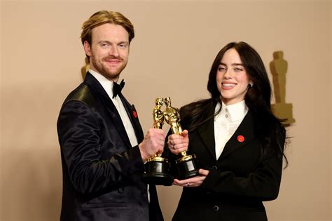 Billie Eilish with her Oscar
