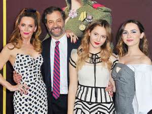 Judd Apatow dirige gli attori sul set di Molto incinta
