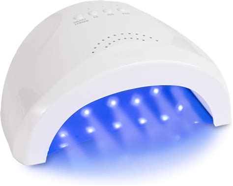 Applicazione smalto semipermanente sotto lampada LED