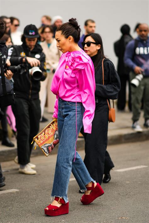 Schema di abbinamento scarpe con zeppa con diversi outfit