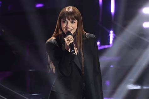Ritratto di Annalisa durante un'esibizione live