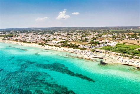 Veduta aerea della costa di San Pietro in Bevagna con le sue iconiche dune di sabbia