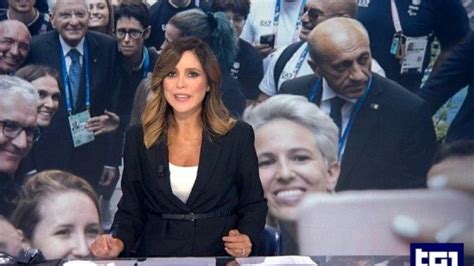 Paola Cervelli durante un collegamento dal Parlamento