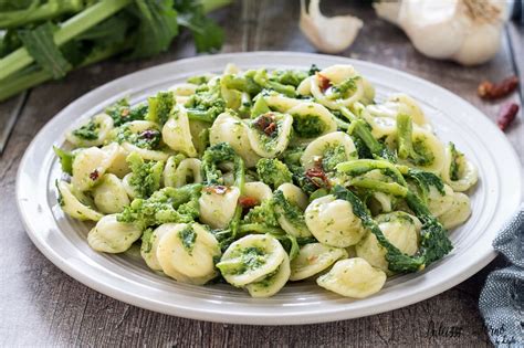 Piatto di orecchiette con cime di rapa, tipico della cucina pugliese