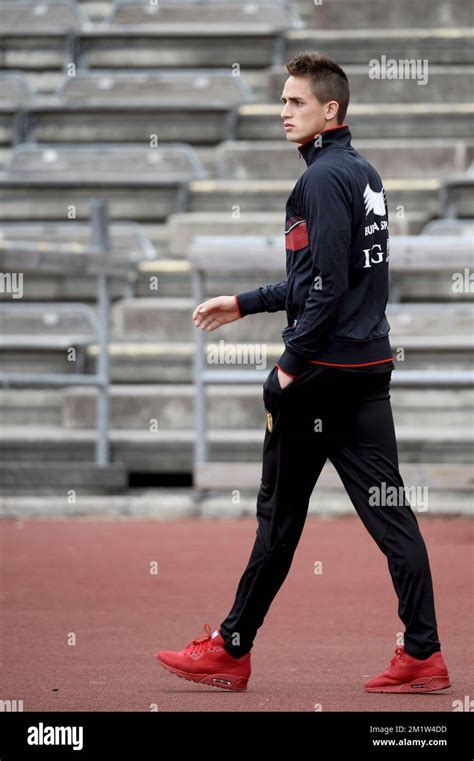 Antonio Conte durante una sessione di allenamento in campo