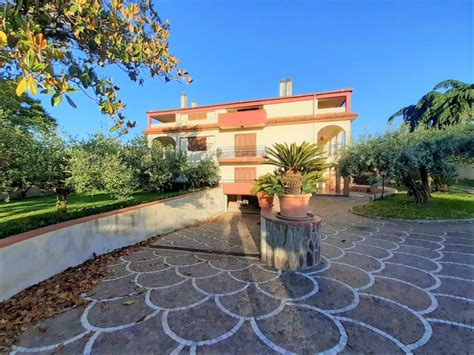 Villa indipendente con giardino