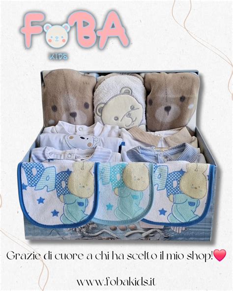 una culla doppia con due gemellini