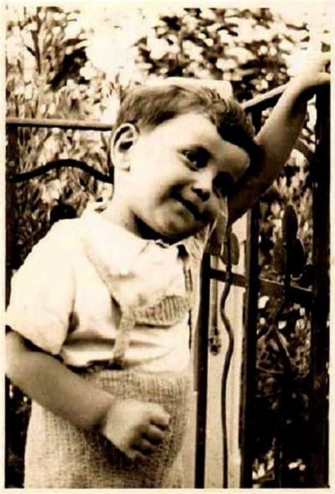 Giovanni Falcone da bambino con la sua famiglia