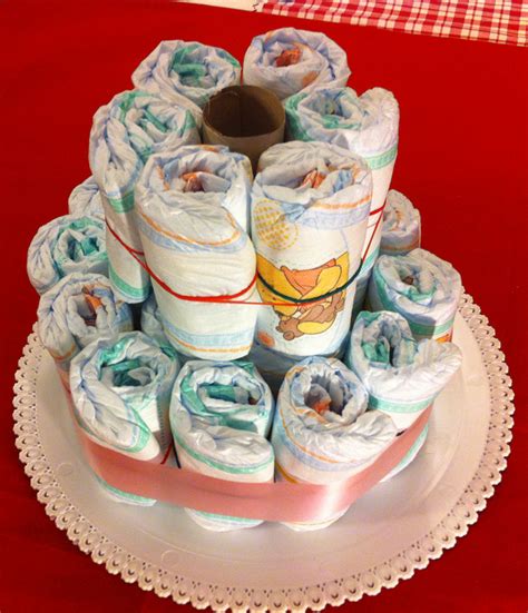 Torta di pannolini a forma di batteria