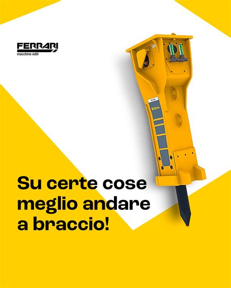 Vasta gamma di macchine edili in un moderno cantiere