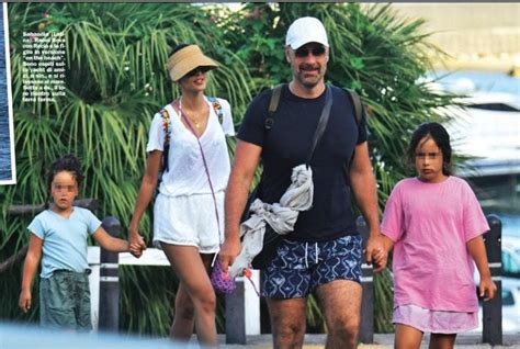 Raoul Bova con Rocío Muñoz Morales e le figlie