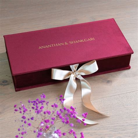 Scatola regalo personalizzata con vari articoli per neonato