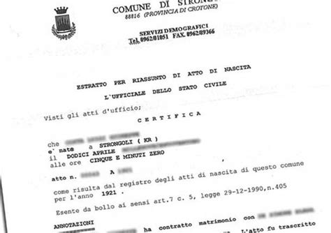diagramma comparativo tra certificato di nascita e estratto di nascita