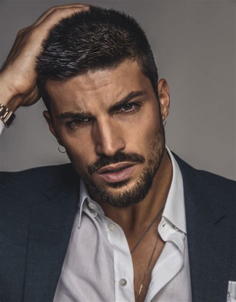 Mariano Di Vaio con premio GQ