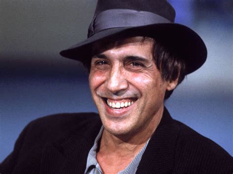 Adriano Celentano con la chitarra negli anni '50