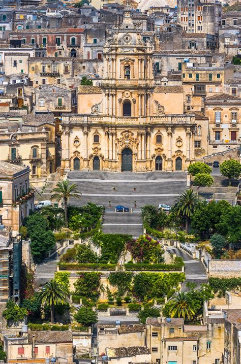Veduta panoramica del B&B Kalè e del giardino di palme circostante
