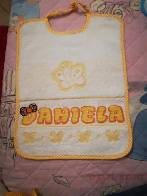 bavaglino punto croce con nome bambina