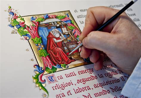 Un monaco amanuense intento a copiare un manoscritto