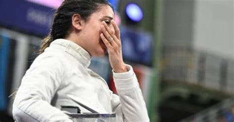 Atleta egiziana Nada Hafez in pedana