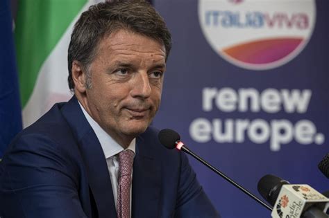 Matteo Renzi celebra la vittoria alle elezioni europee del 2014